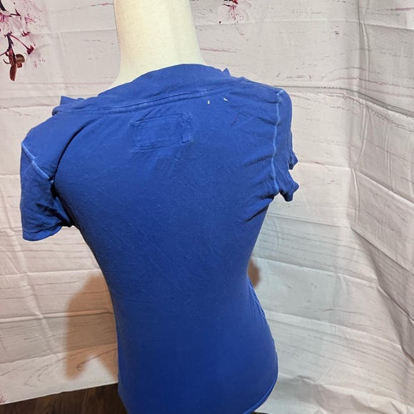 ⭐️ Clearance⭐️ American outfitters v neck short sleeve top - Picture 5 of 7